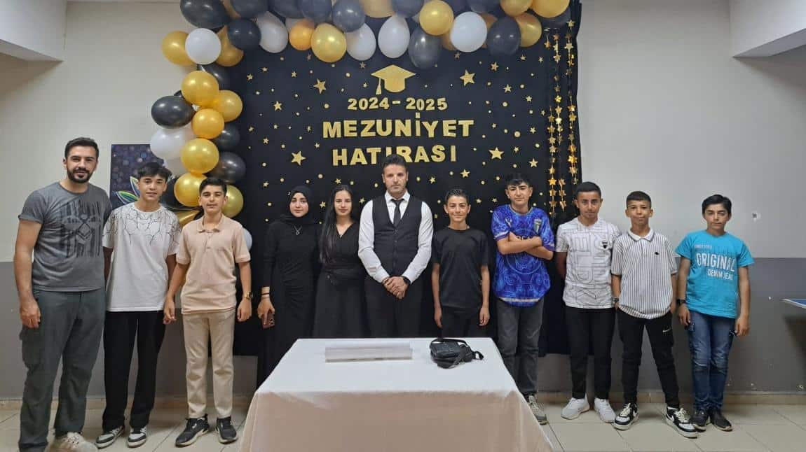 8.SINIFLARIMIZ İLE MEZUNİYET ETKİNLİĞİ 